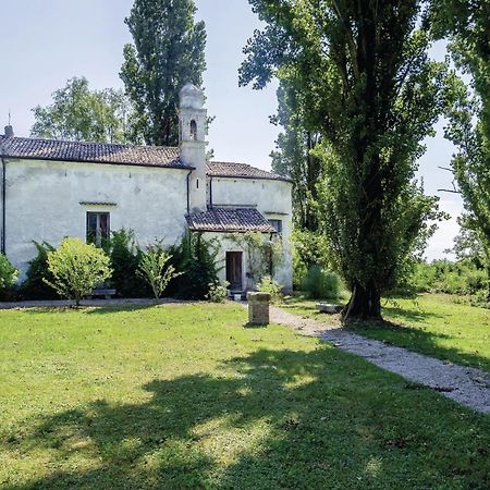 2 Bedroom Awesome Home In Taglio Di Po Ro Porto Viro Eksteriør billede