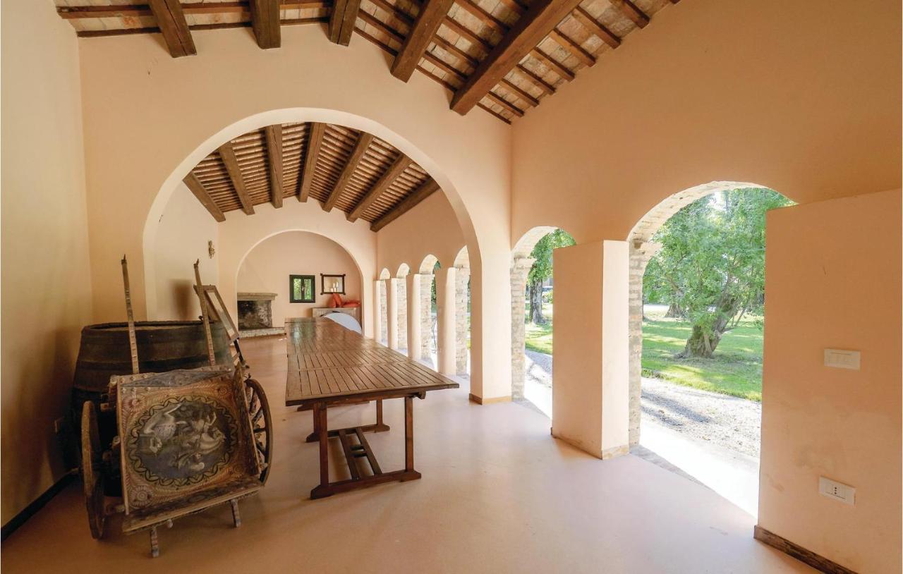 2 Bedroom Awesome Home In Taglio Di Po Ro Porto Viro Eksteriør billede