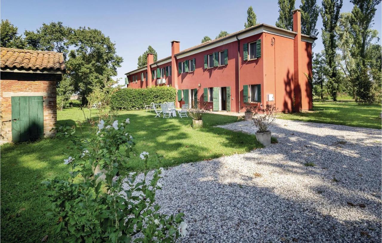 2 Bedroom Awesome Home In Taglio Di Po Ro Porto Viro Eksteriør billede