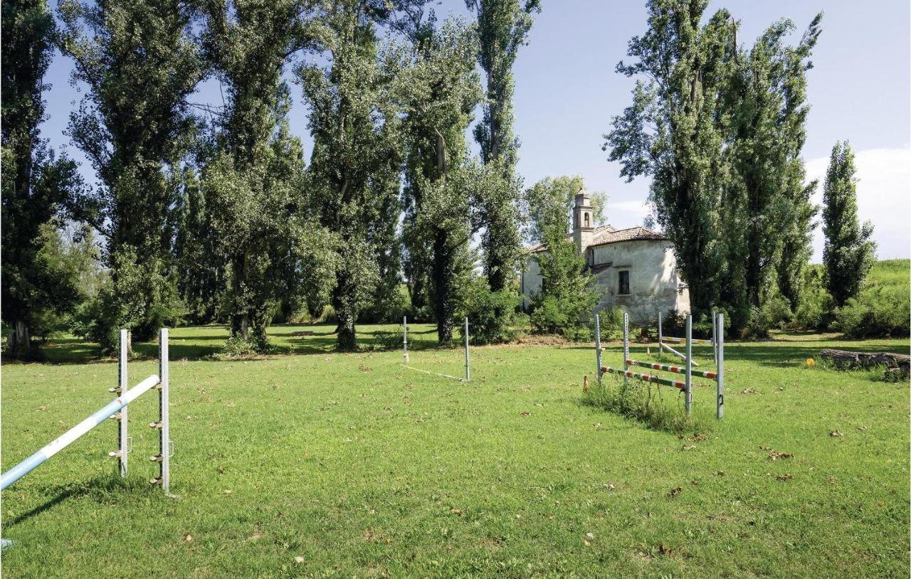 2 Bedroom Awesome Home In Taglio Di Po Ro Porto Viro Eksteriør billede