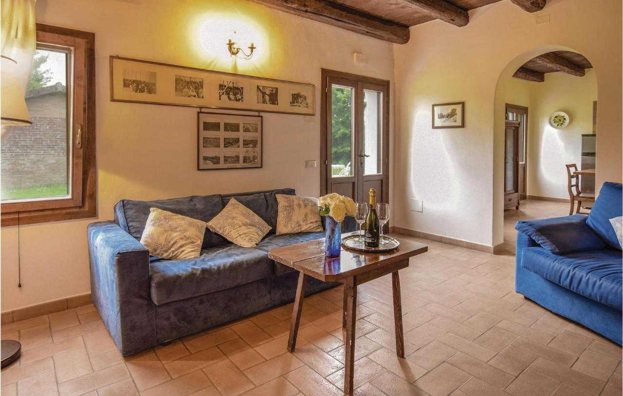 2 Bedroom Awesome Home In Taglio Di Po Ro Porto Viro Eksteriør billede